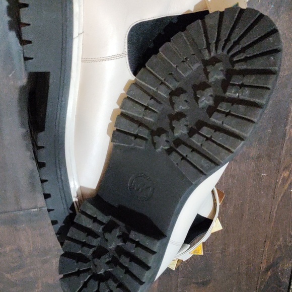 MICHAEL Kors Stark Pyramid Studs Chelsea Booties Size 10 - Picture 4 of 5